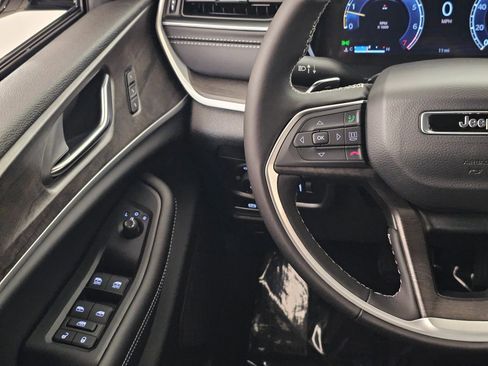 New 2025 Jeep Grand Cherokee Limited image 19