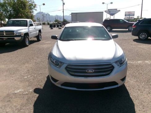 Used 2015 Ford Taurus SE image 4