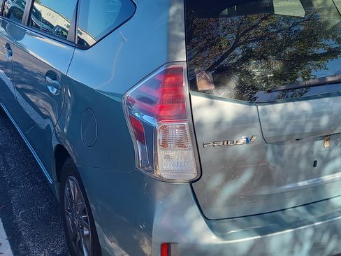 Used 2015 Toyota Prius V image 9