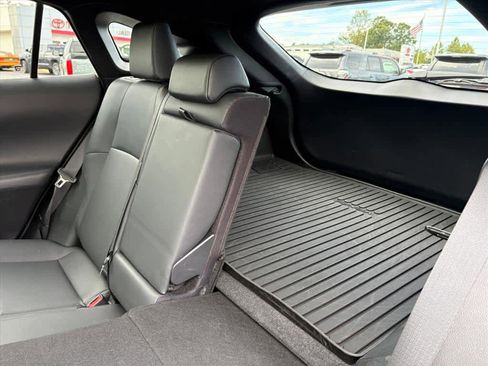 Used 2024 Toyota Venza Nightshade image 8