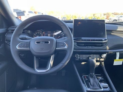 New 2026 Jeep Compass Latitude image 12