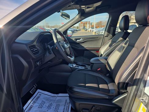 Certified 2023 Ford Escape ST-Line w/ Tech Pack #1 image 18
