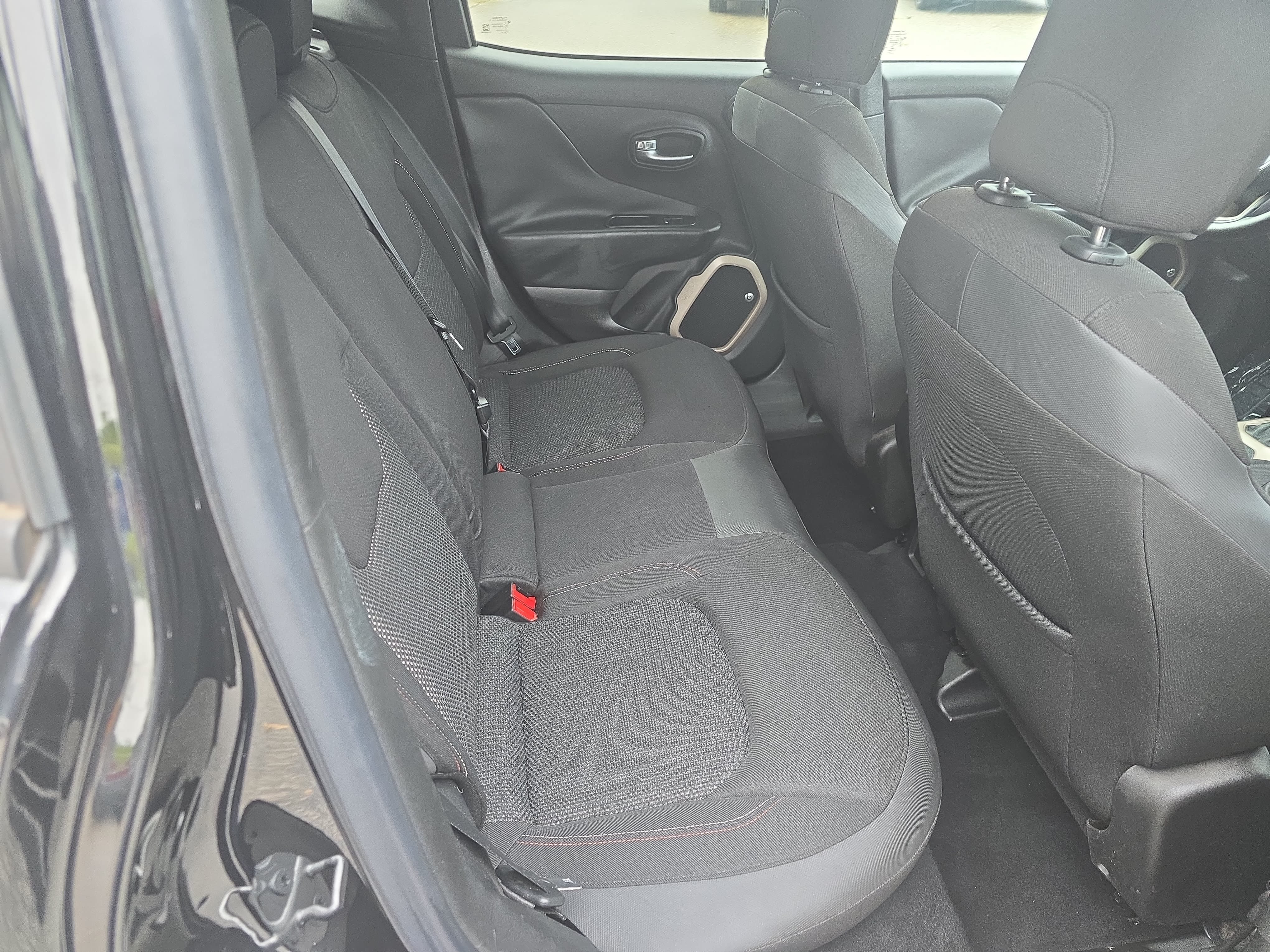 Used 2016 Jeep Renegade 75th Anniversary FWD image 11