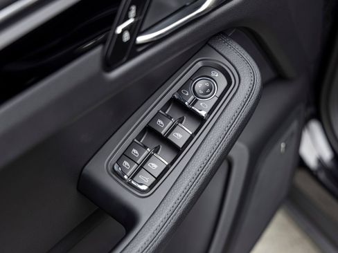 Certified 2026 Porsche Macan AWD/4WD image 26