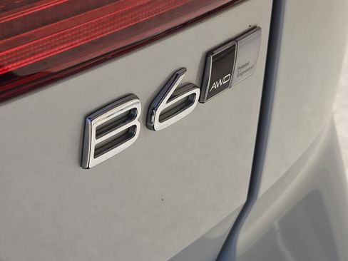 Used 2023 Volvo XC60 B6 Ultimate w/ Protection Package Premier image 20