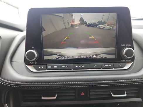 Used 2025 Nissan Rogue SV FWD image 20