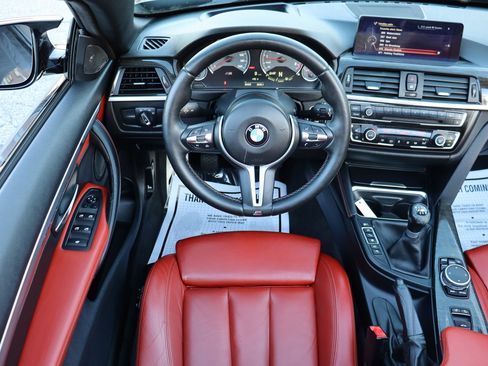 Used 2015 BMW M4 Convertible image 11