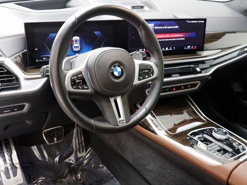 Used 2025 BMW X7 M60i image 7