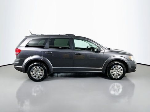 Used 2017 Dodge Journey SE image 4