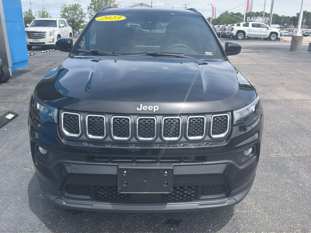 Used 2023 Jeep Compass Latitude w/ Sun and Sound Group AWD/4WD image 2