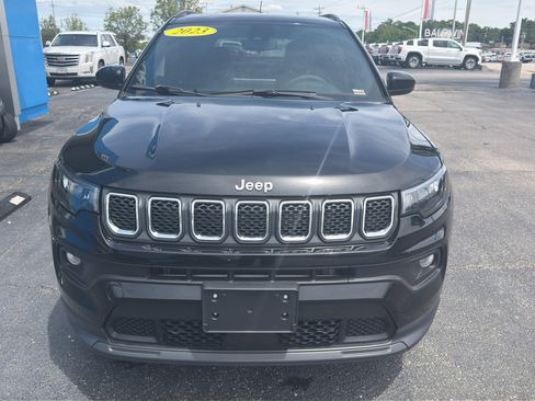 Used 2023 Jeep Compass Latitude w/ Sun and Sound Group AWD/4WD image 2