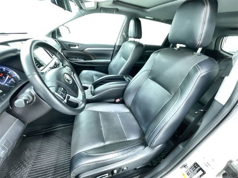 Used 2019 Toyota Highlander Limited image 19