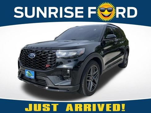 Used 2025 Ford Explorer ST RWD image 1