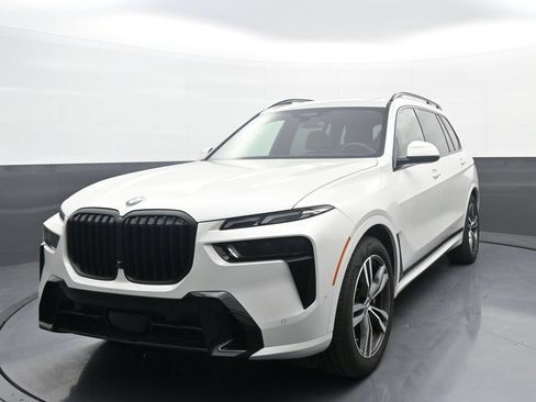 Used 2026 BMW X7 xDrive40i w/ M Sport Package AWD/4WD image 1