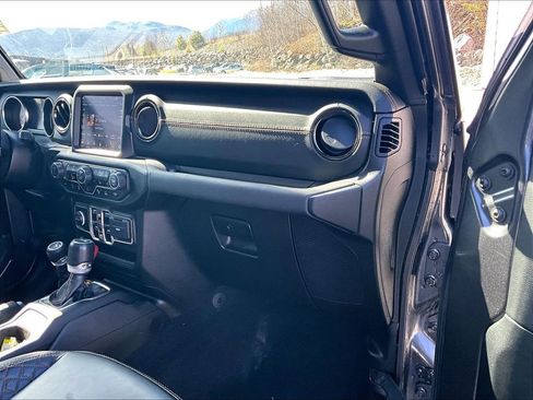 Used 2021 Jeep Gladiator Overland image 13