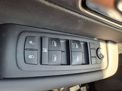 New 2025 Chrysler Voyager LX image 17