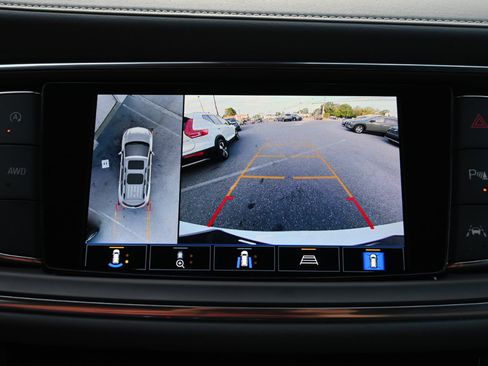 Used 2024 Buick Enclave Premium image 32