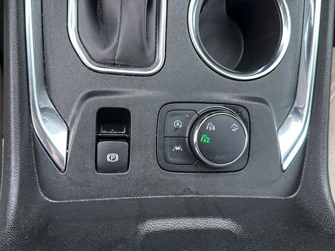 Used 2023 Chevrolet Traverse LS AWD/4WD image 23