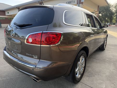 Used 2008 Buick Enclave CXL w/ Entertainment Package #2 FWD image 7