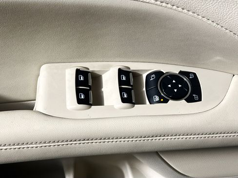 Used 2020 Lincoln MKZ w/ Convenience Package FWD image 16