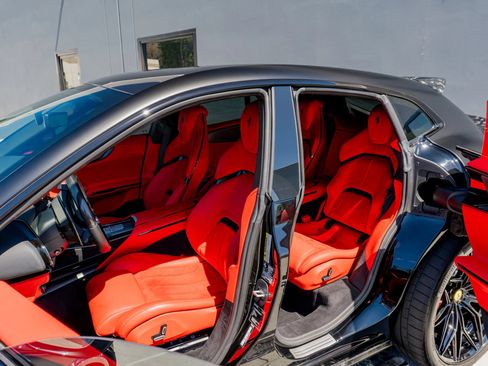 Used 2025 Ferrari Purosangue AWD/4WD image 11