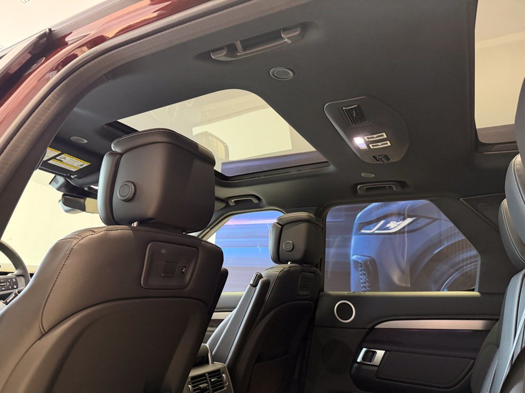 New 2026 Land Rover Discovery Limited Edition AWD/4WD image 10