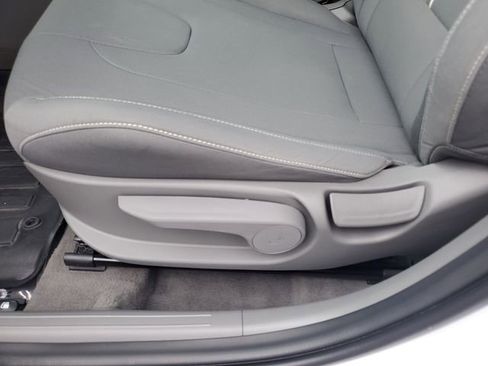 Certified 2024 Hyundai Elantra SEL w/ Convenience Package FWD image 18