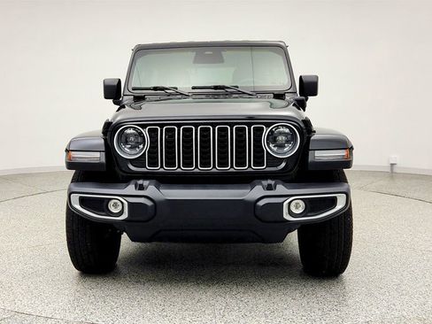 Used 2025 Jeep Wrangler Unlimited Sahara image 2