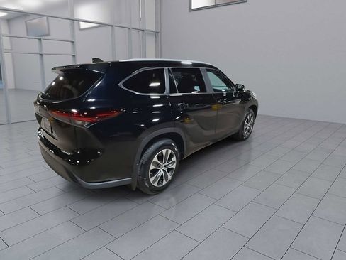 Certified 2024 Toyota Highlander XLE AWD/4WD image 8