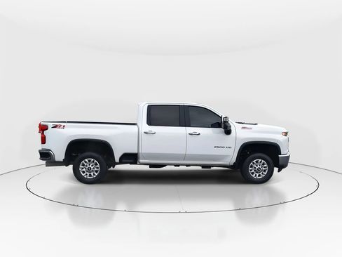 Used 2020 Chevrolet Silverado 2500 LT w/ Convenience Package image 9