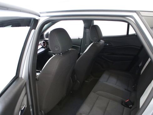 Used 2024 Chevrolet Trax RS FWD image 25