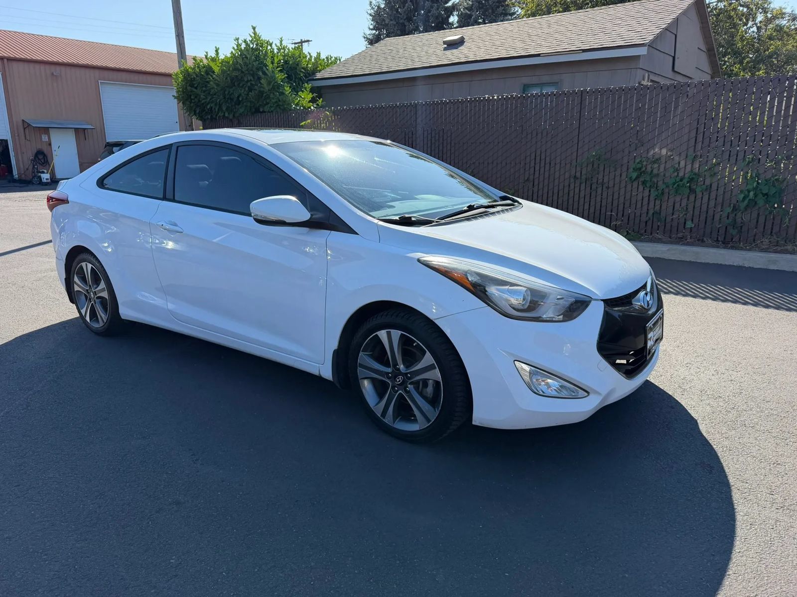 Used 2014 Hyundai Elantra w/ Option Group 2 FWD image 3