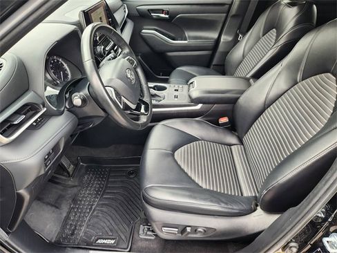 Used 2023 Toyota Highlander XSE image 13