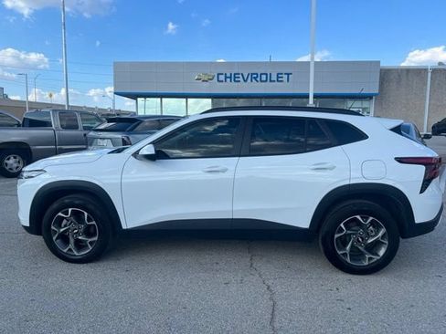 Used 2026 Chevrolet Trax LT FWD image 6