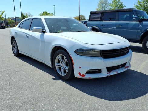 Used 2015 Dodge Charger SE image 1