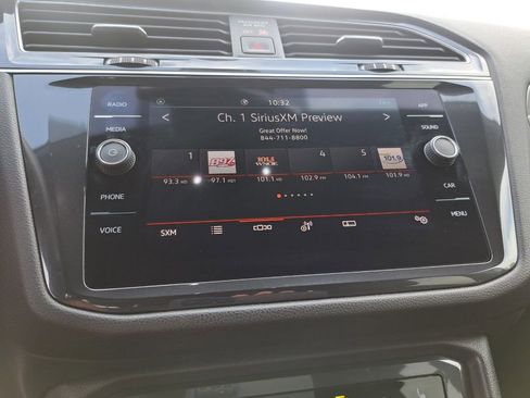 Used 2023 Volkswagen Tiguan SE R-Line image 10