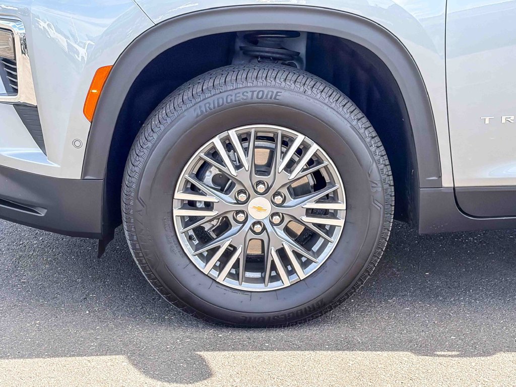 Used 2026 Chevrolet Traverse LT w/ Enhanced Driving Package AWD/4WD image 14