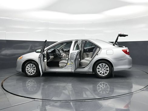 Used 2014 Toyota Camry LE FWD image 28