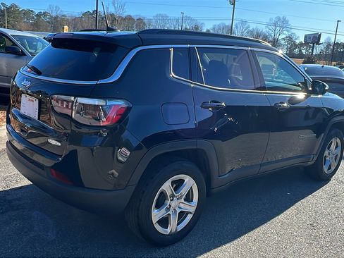 Used 2024 Jeep Compass Latitude image 8