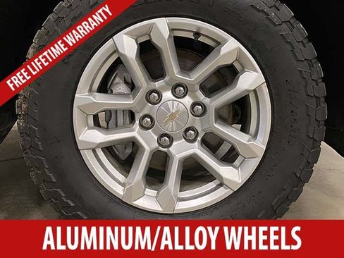 Used 2024 Chevrolet Silverado 1500 LT w/ Z71 Off-Road Package AWD/4WD image 8
