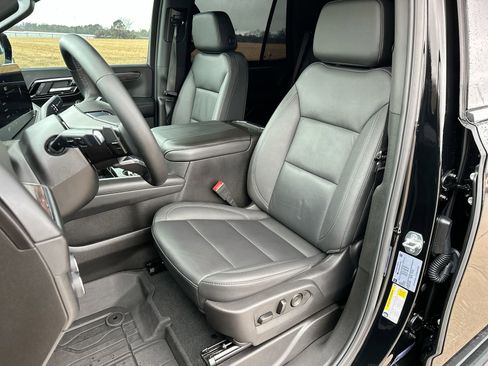 Certified 2025 Chevrolet Tahoe LT image 11