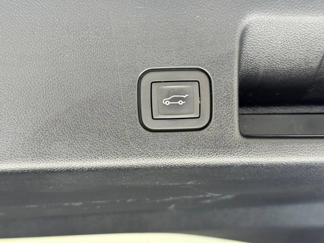 Used 2024 Chevrolet Equinox EV LT w/ LPO, Trailering Package FWD image 5