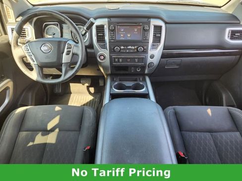 Used 2018 Nissan Titan SV w/ SV Convenience Package image 25