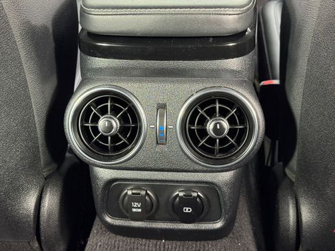 Used 2022 Kia Stinger GT-Line image 32