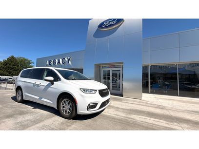 Used 2023 Chrysler Pacifica Touring-L