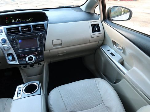 Used 2014 Toyota Prius V Two image 21