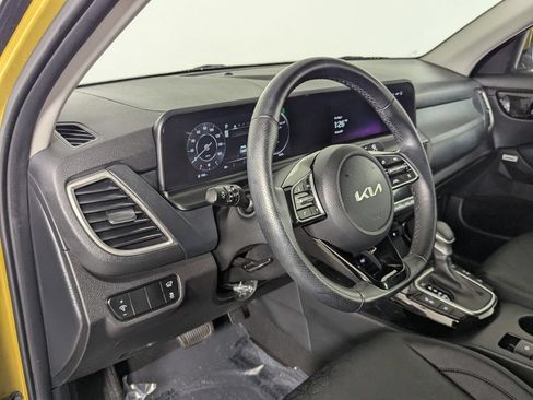 Used 2024 Kia Seltos SX w/ SX Sunroof Package AWD/4WD image 11