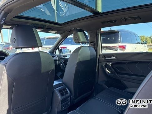 Used 2022 Volkswagen Tiguan SE R-Line image 31