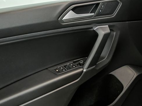 Used 2020 Volkswagen Tiguan SE AWD/4WD image 10