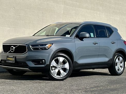 Used 2021 Volvo XC40 T5 Momentum w/ Premium Package image 8